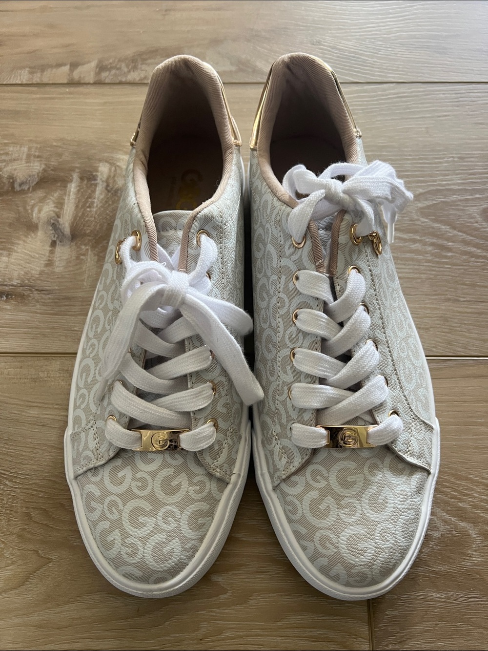 Designer-Inspired White/Beige Logo Lace-Up Women's Sneakers